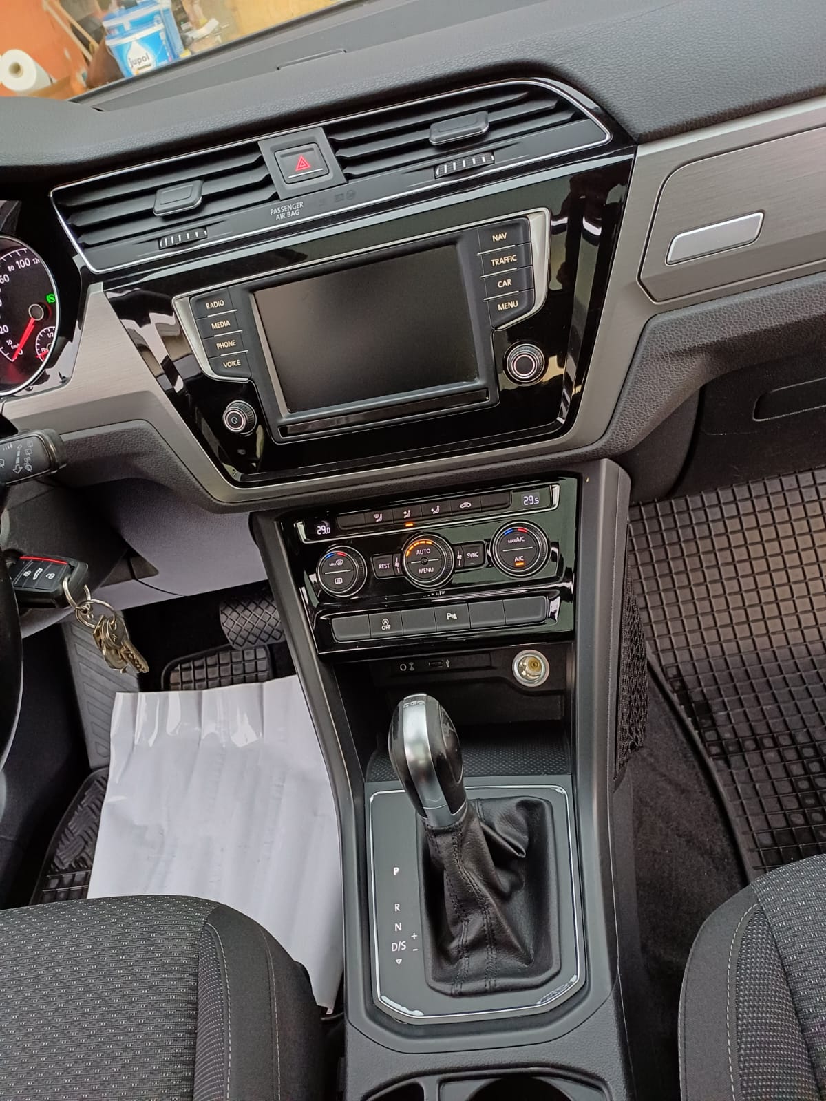 Unutrašnjost automobila nakon dubinskog čišćenja 1 - SantClean