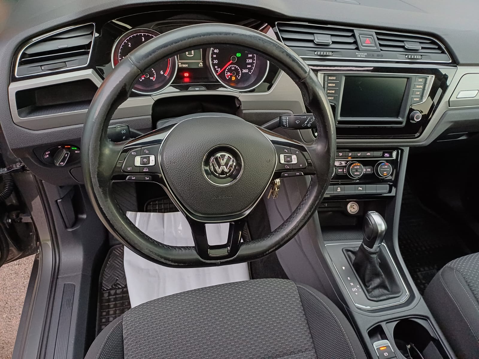 Unutrašnjost automobila prije dubinskog čišćenja 4 - SantClean