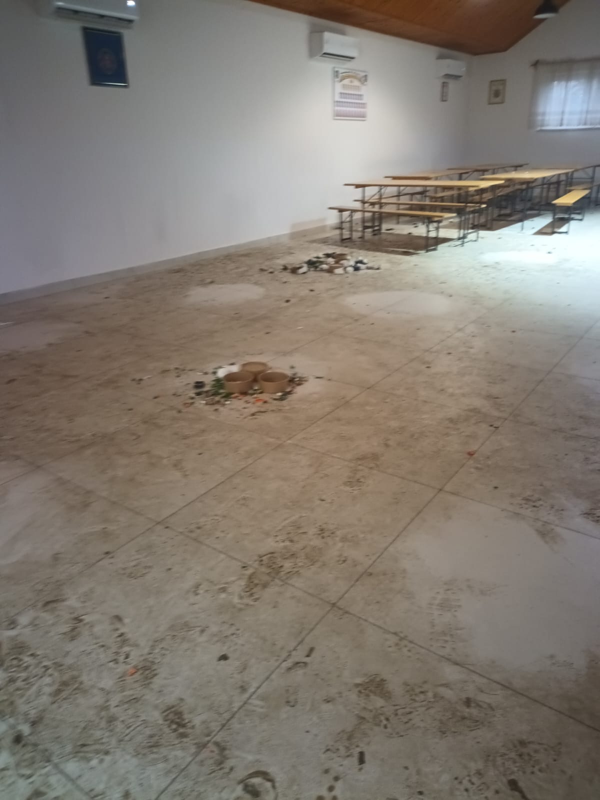 Prije temeljitog i kemijskog čišćenja poda - SantClean