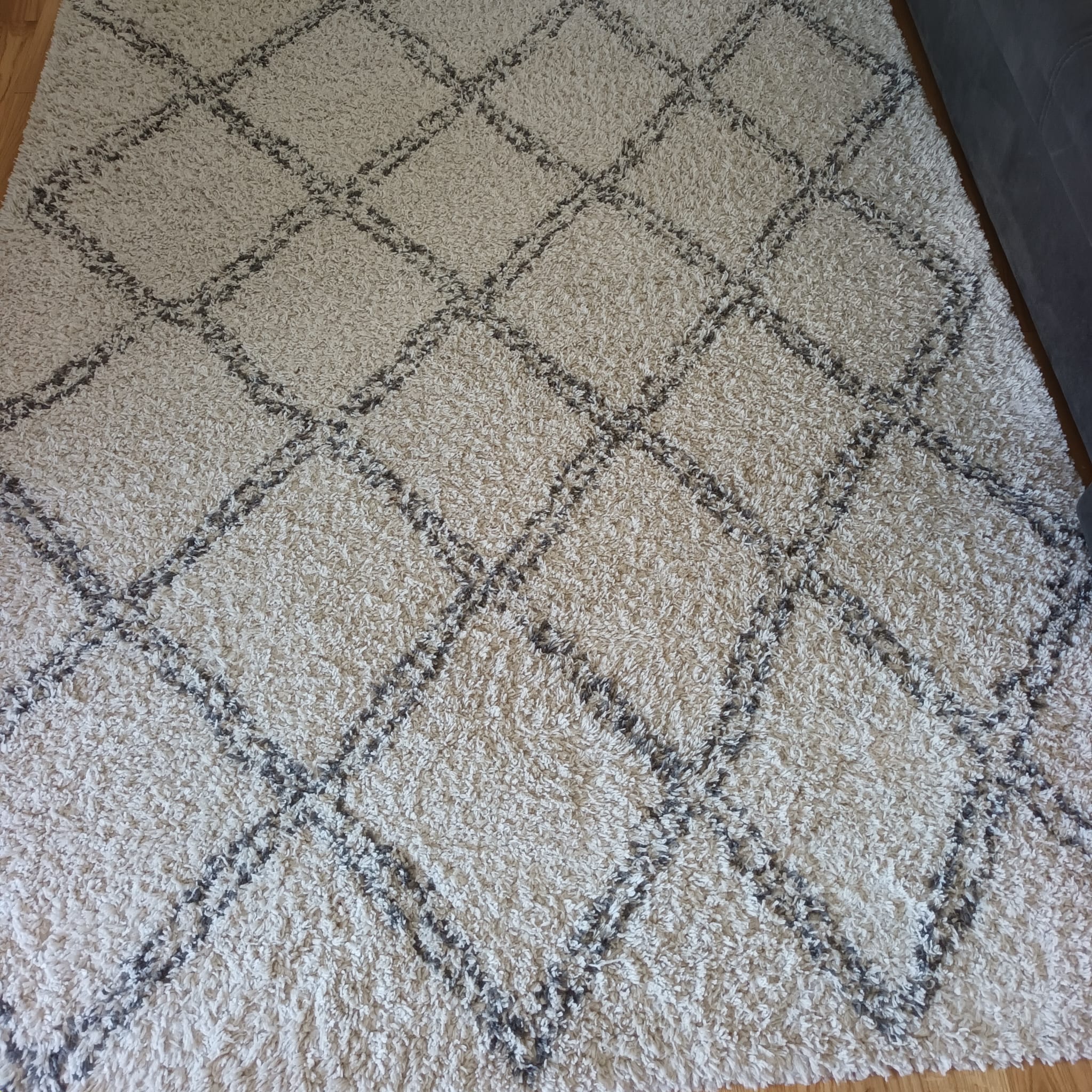 Tepih poslije temeljitog i kemijskog čišćenja - SantClean